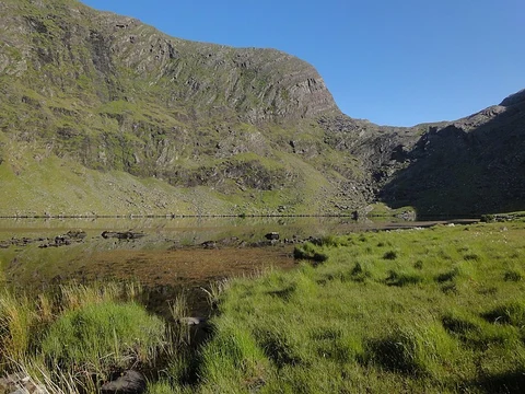 An image depicting the trail Knockmoyle to Knocknagantee Mountain Loop and its surrounding area.