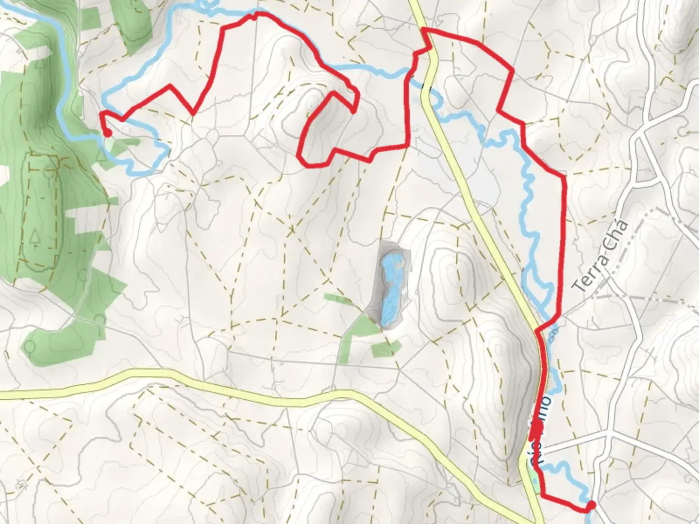 An image depicting the trail Augas de Fomina PR G 153 and its surrounding area.