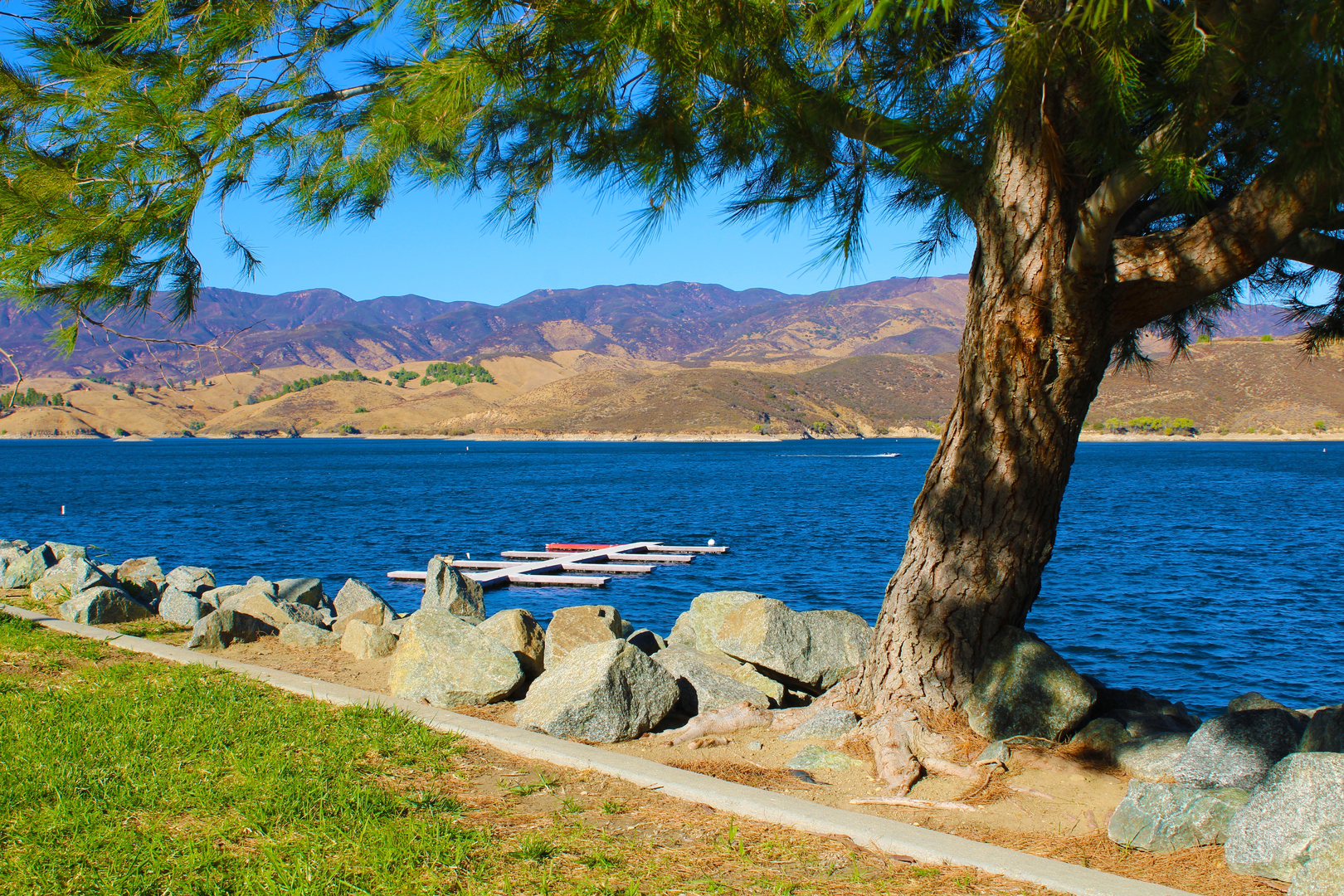 An image depicting the trail Fisherman Loop Trail and its surrounding area.