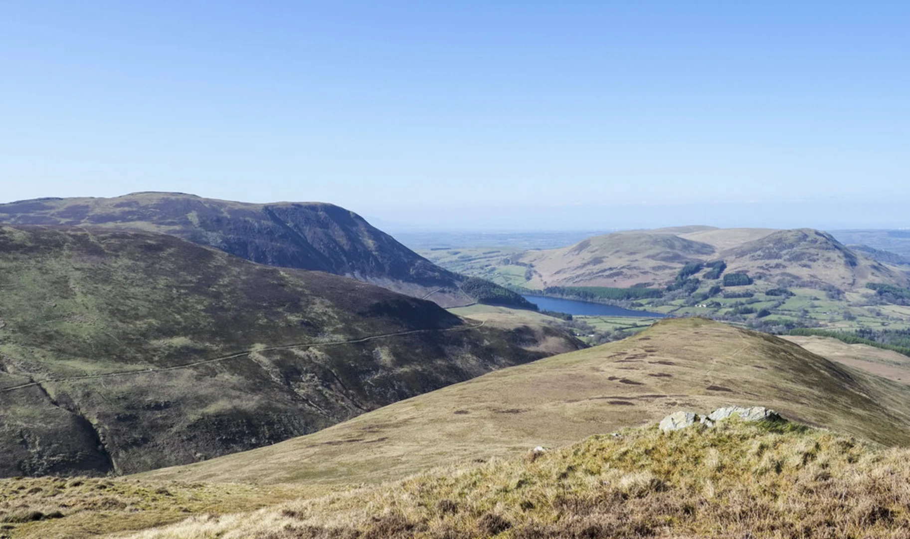 An image depicting the trail Hen Comb and Gravel Fell Walk and its surrounding area.