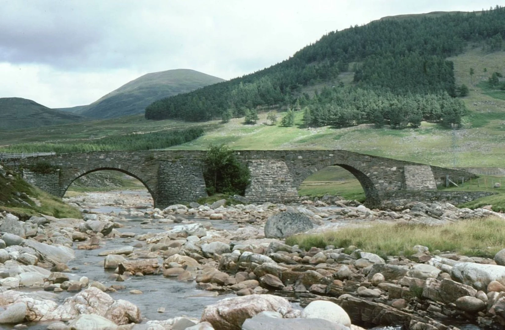 An image depicting the trail Meall na h-Aisre and its surrounding area.
