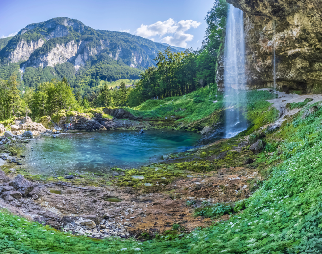 An image depicting the trail Sentiero Italia - Alps Section and its surrounding area.