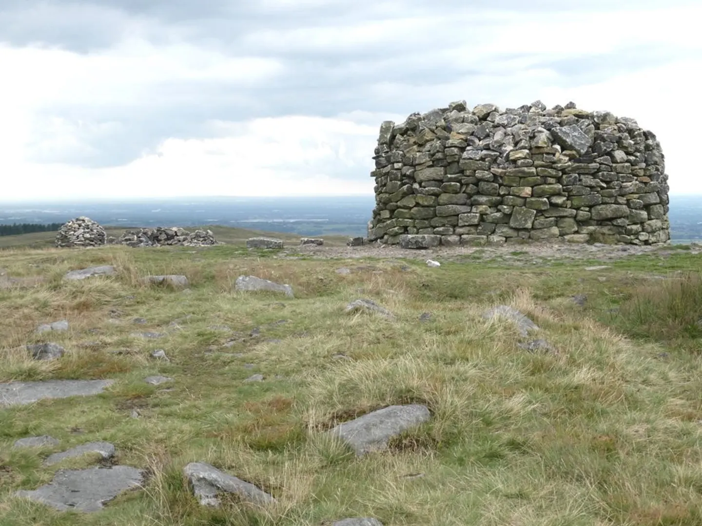 An image depicting the trail Two Lads and Dean Mills Reservoir via GM Ringway and its surrounding area.