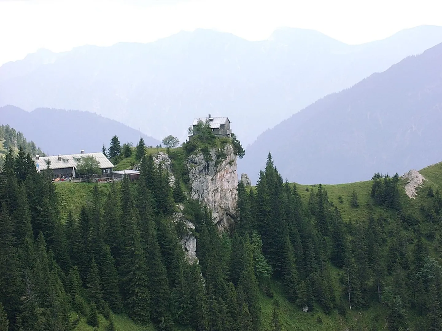 An image depicting the trail Oberammergau to August Schuster-Haus via Kofelsteig and its surrounding area.