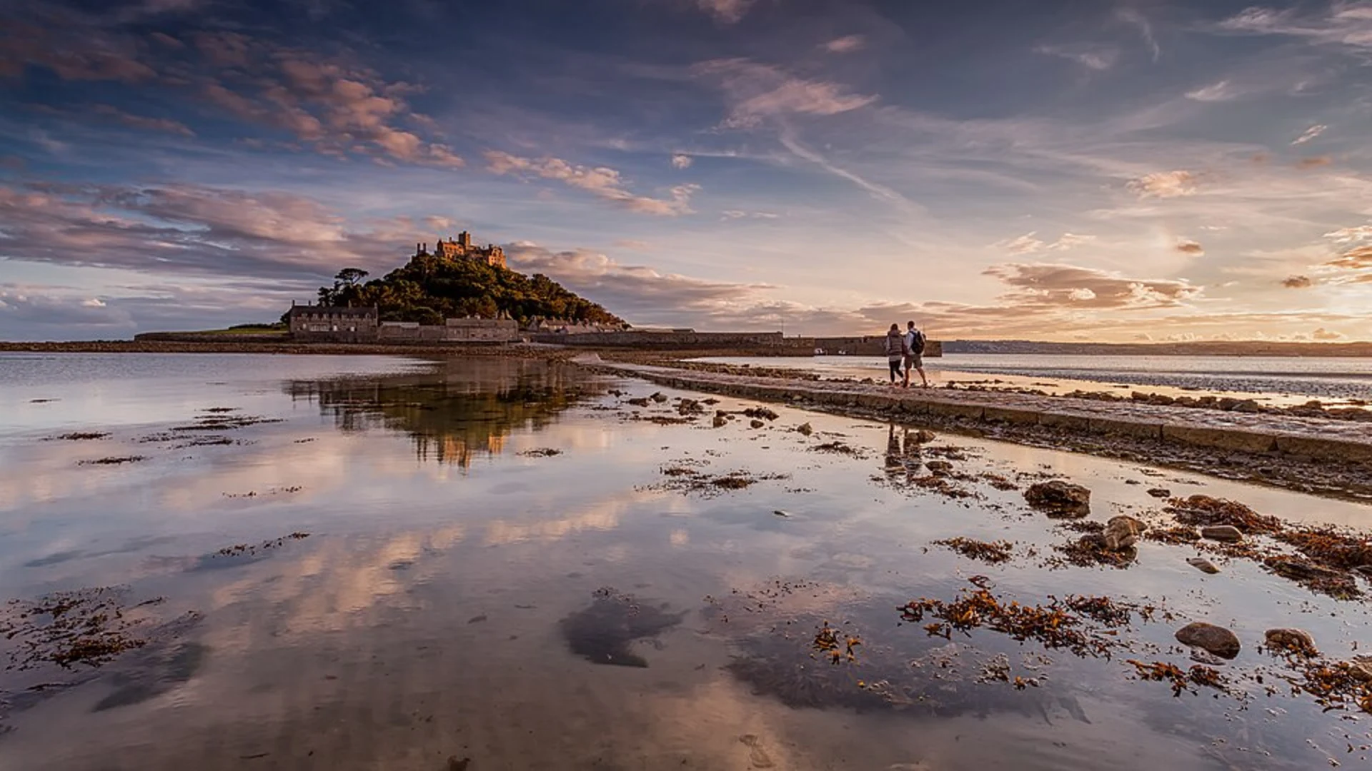 An image depicting the trail St Michael's Mount and Marazion Loop and its surrounding area.