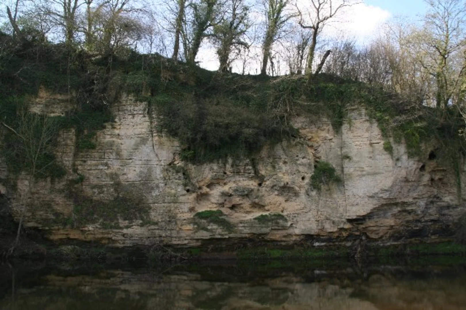 An image depicting the trail Easedale Tarn and Jackdaw Crag Loop and its surrounding area.