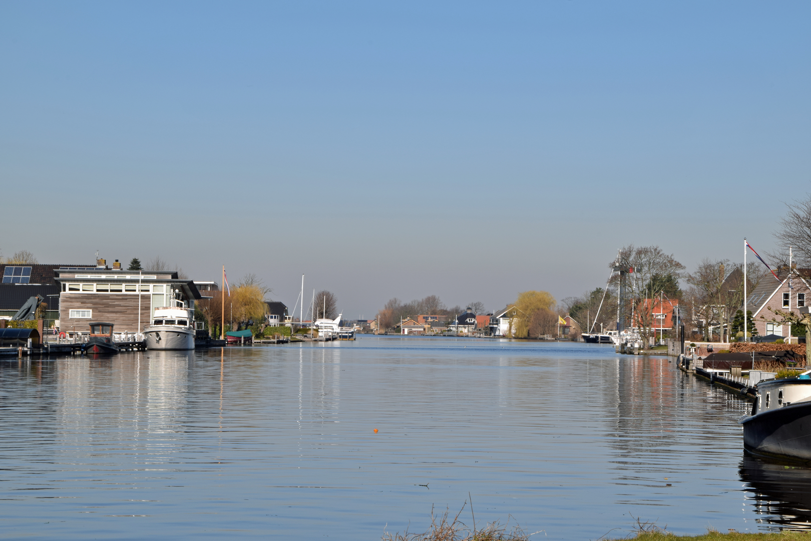An image depicting the trail Braassemermeer Loop and its surrounding area.