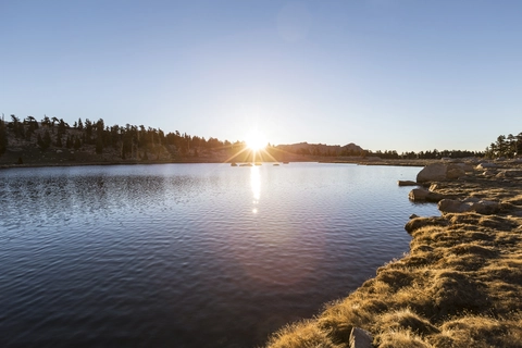 An image depicting the trail Cirque Lake via Bear Creek Cutoff Trail and its surrounding area.