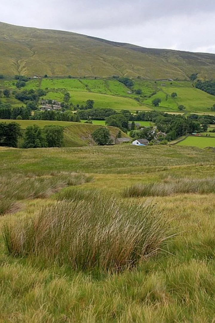 An image depicting the trail Outhgill - High Seat - Gregory Chapel and Hugh Seat and its surrounding area.