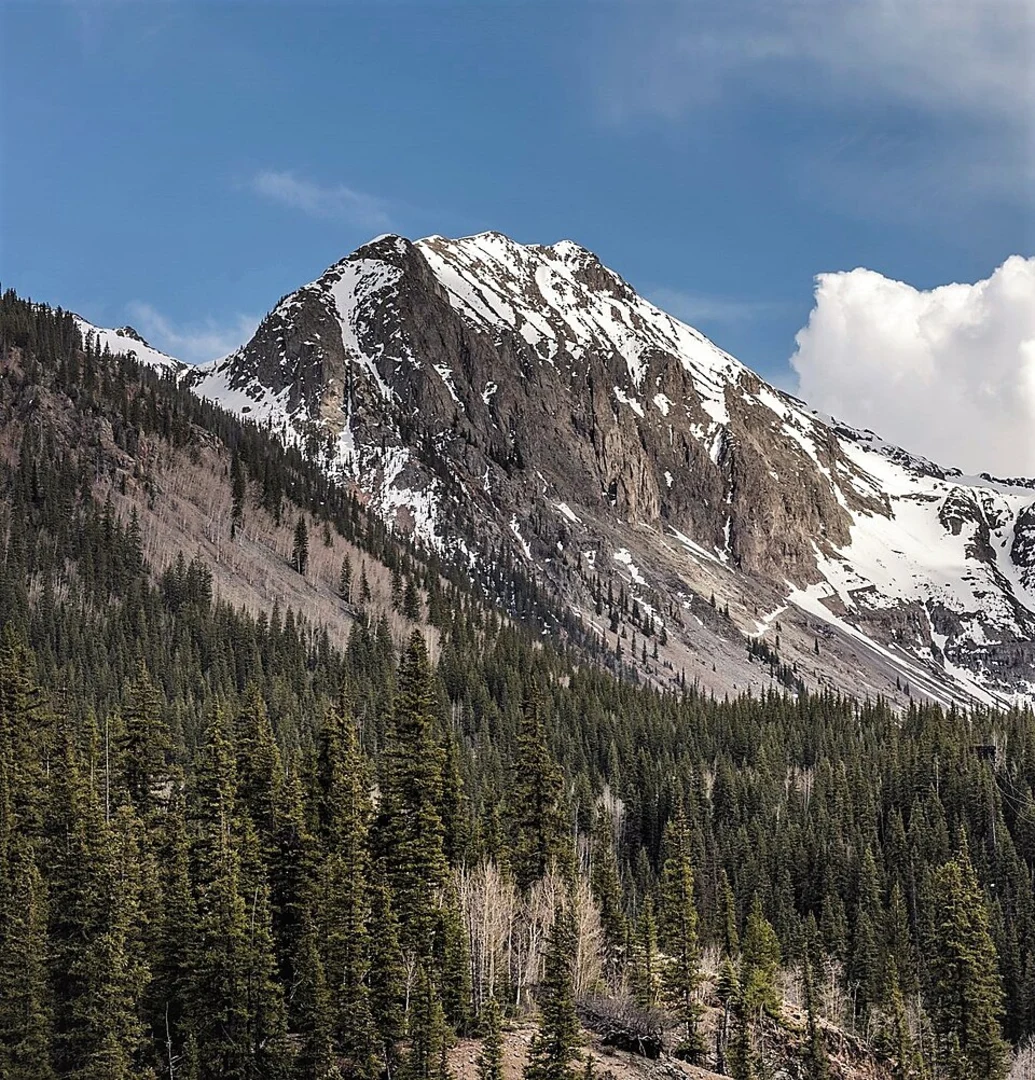 An image depicting the trail Silver Lake via Arrastra Creek and its surrounding area.