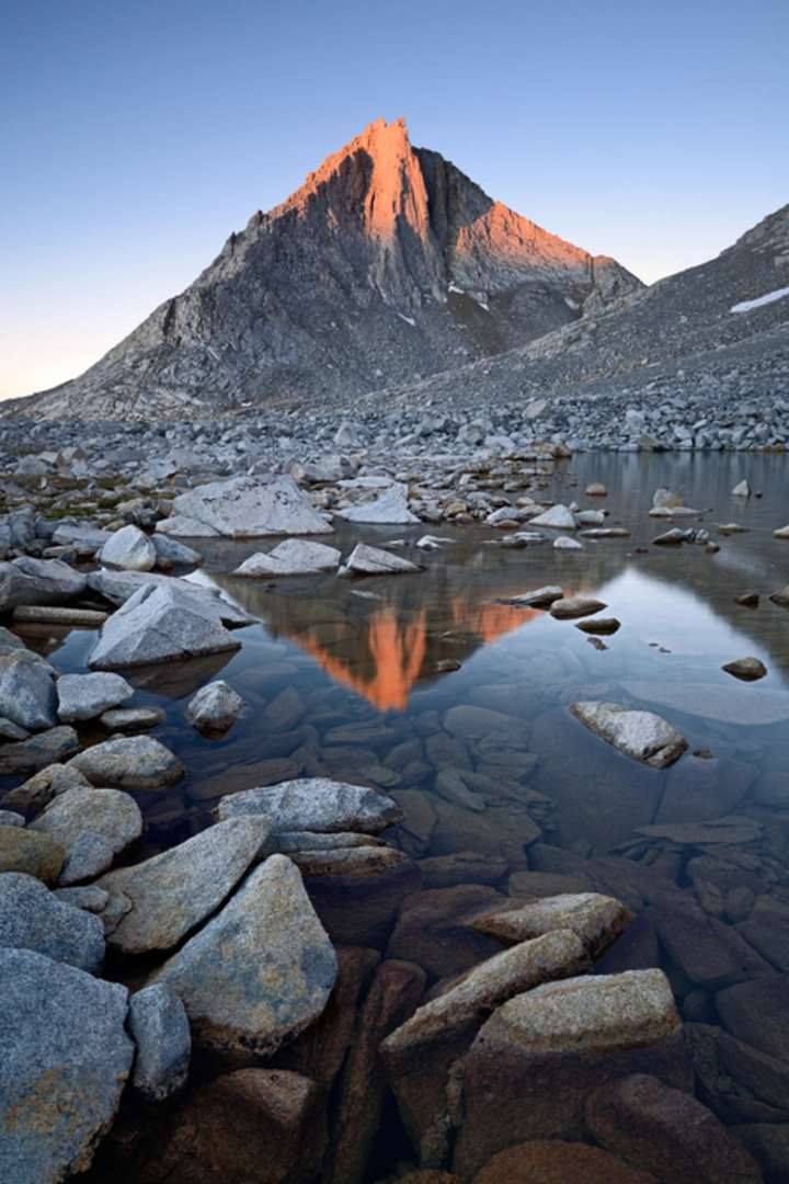 An image depicting the trail Lower Honeymoon Lake via Pine Creek Pass Trail and its surrounding area.