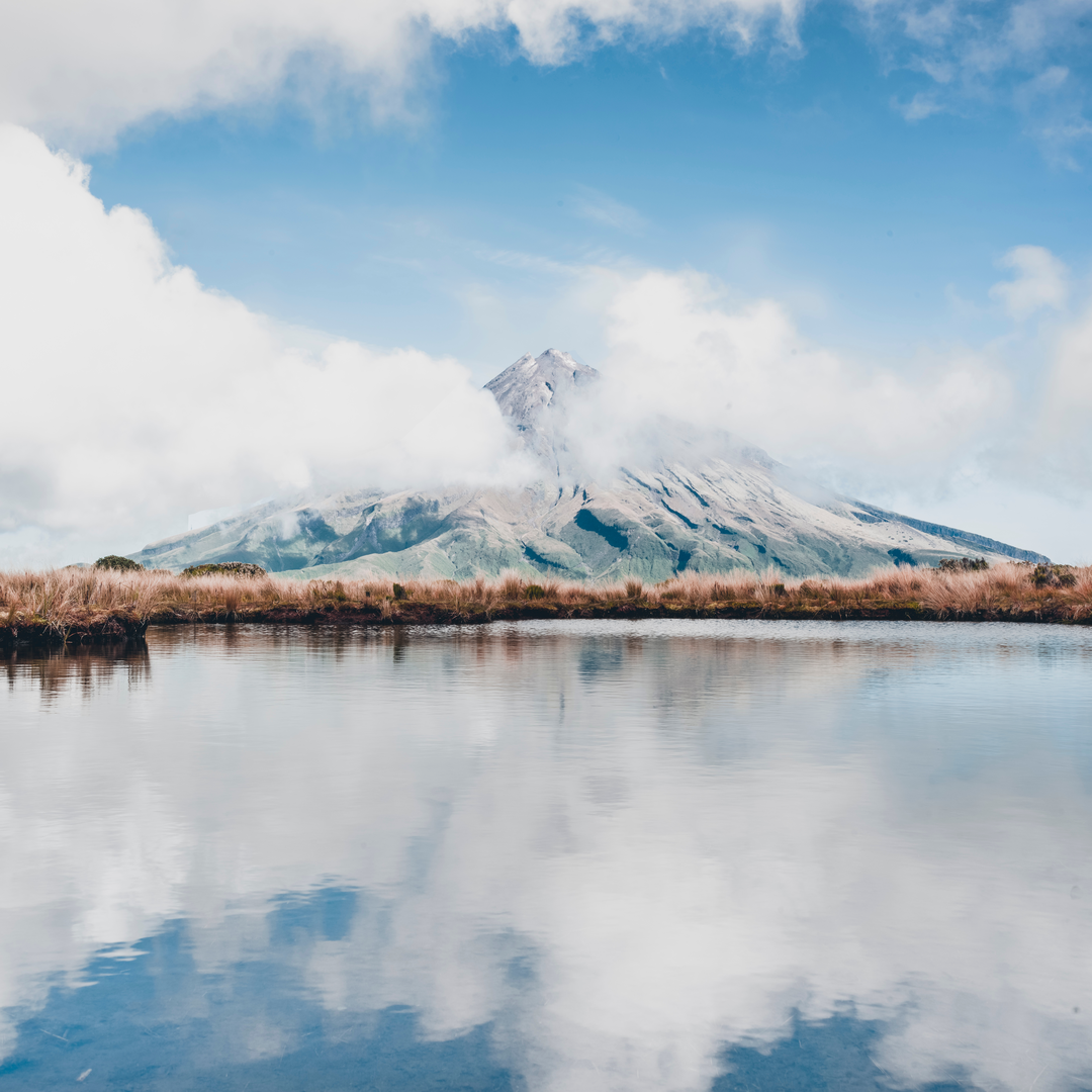 An image depicting the trail Moria Gate and Mirror Tarn Loop and its surrounding area.