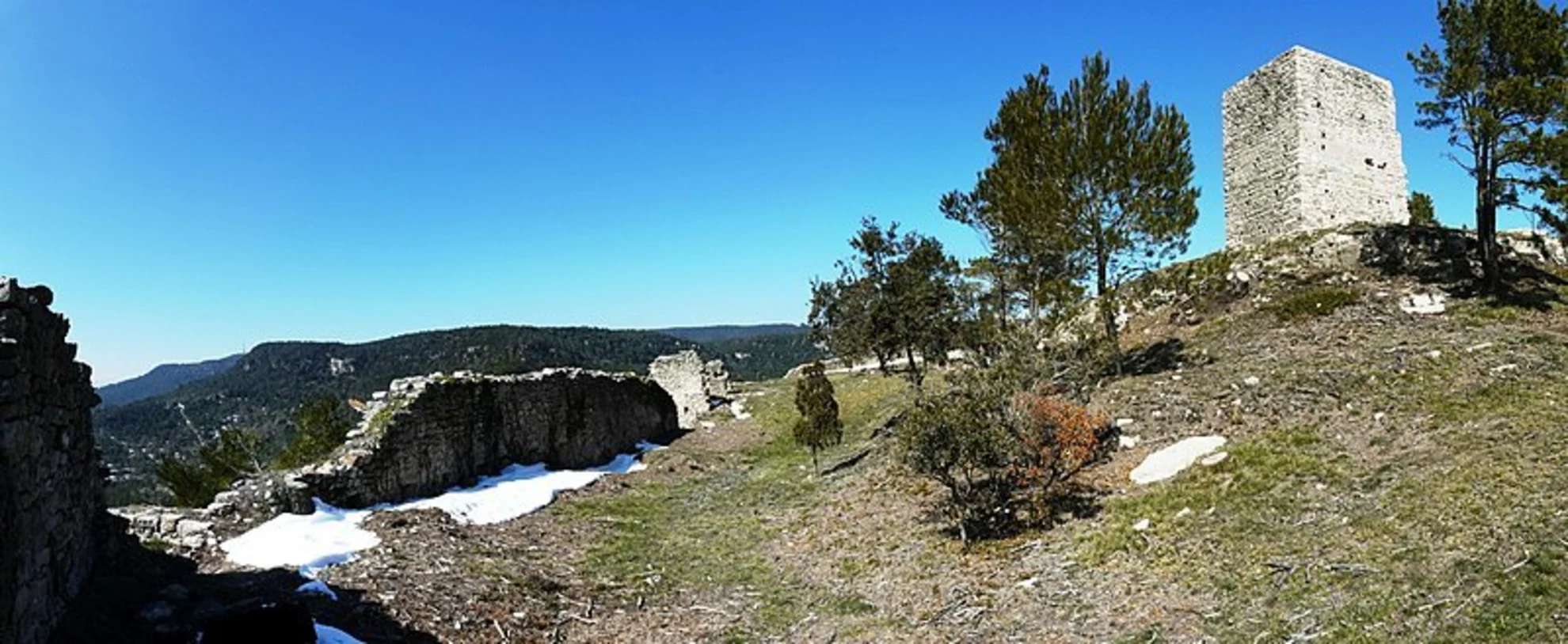 An image depicting the trail L'Albiol - Cogullons Refuge PR C 20 and its surrounding area.