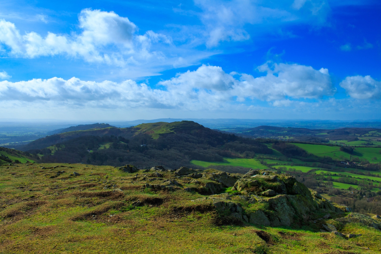 An image depicting the trail Mini-Alps and its surrounding area.