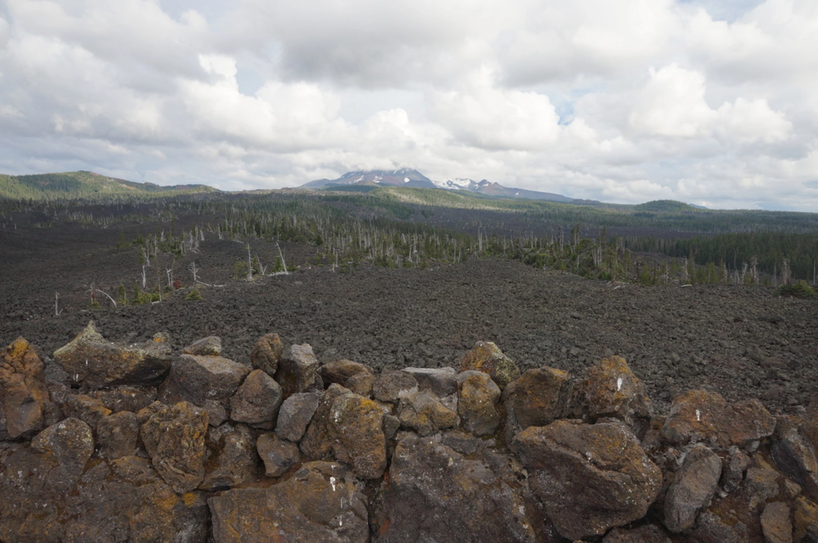An image depicting the trail Little Belknap via Pacific Crest Trail and its surrounding area.