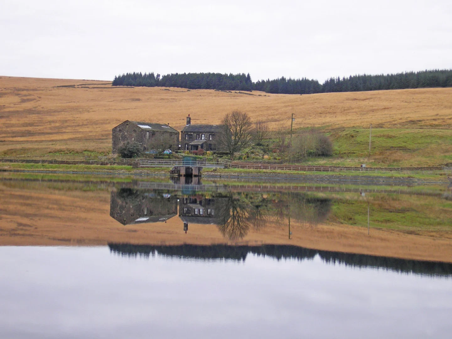 An image depicting the trail Stoodley Pike Loop and its surrounding area.