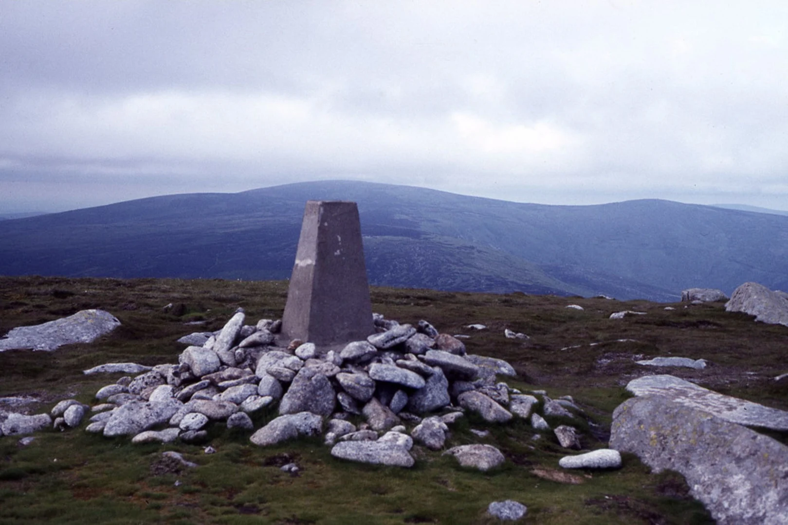 An image depicting the trail Stoney Top and Tonelagee Mountain and its surrounding area.