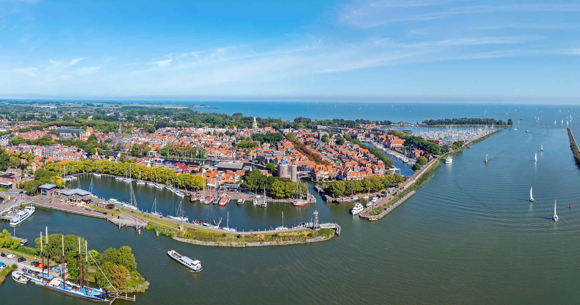 An image depicting the trail Kraaienburg to Enkhuizen via Zuiderdijk and De Drieban and its surrounding area.