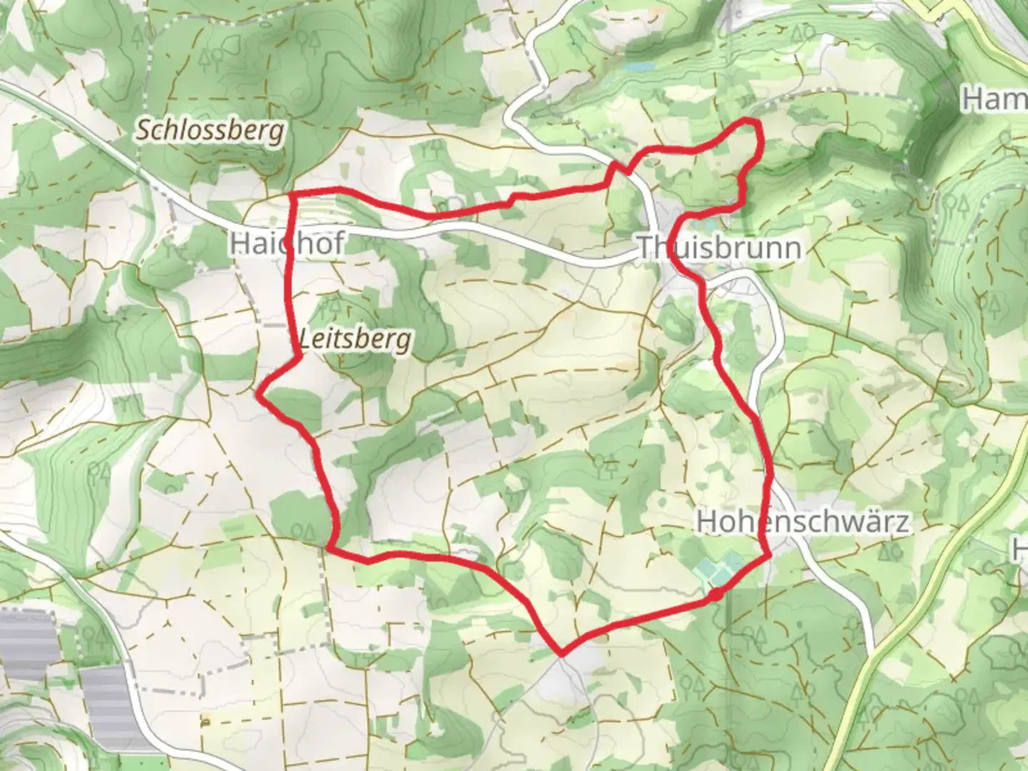 An image depicting the trail Rundweg Ueber Kasberg und Rangen and Thuisbrunn Rundweg and its surrounding area.