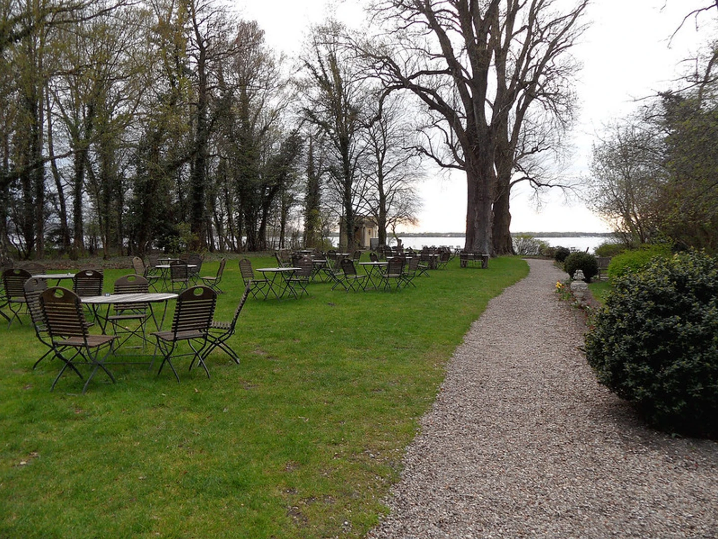 An image depicting the trail Werder to Potsdam Hauptbahnhof Walk and its surrounding area.
