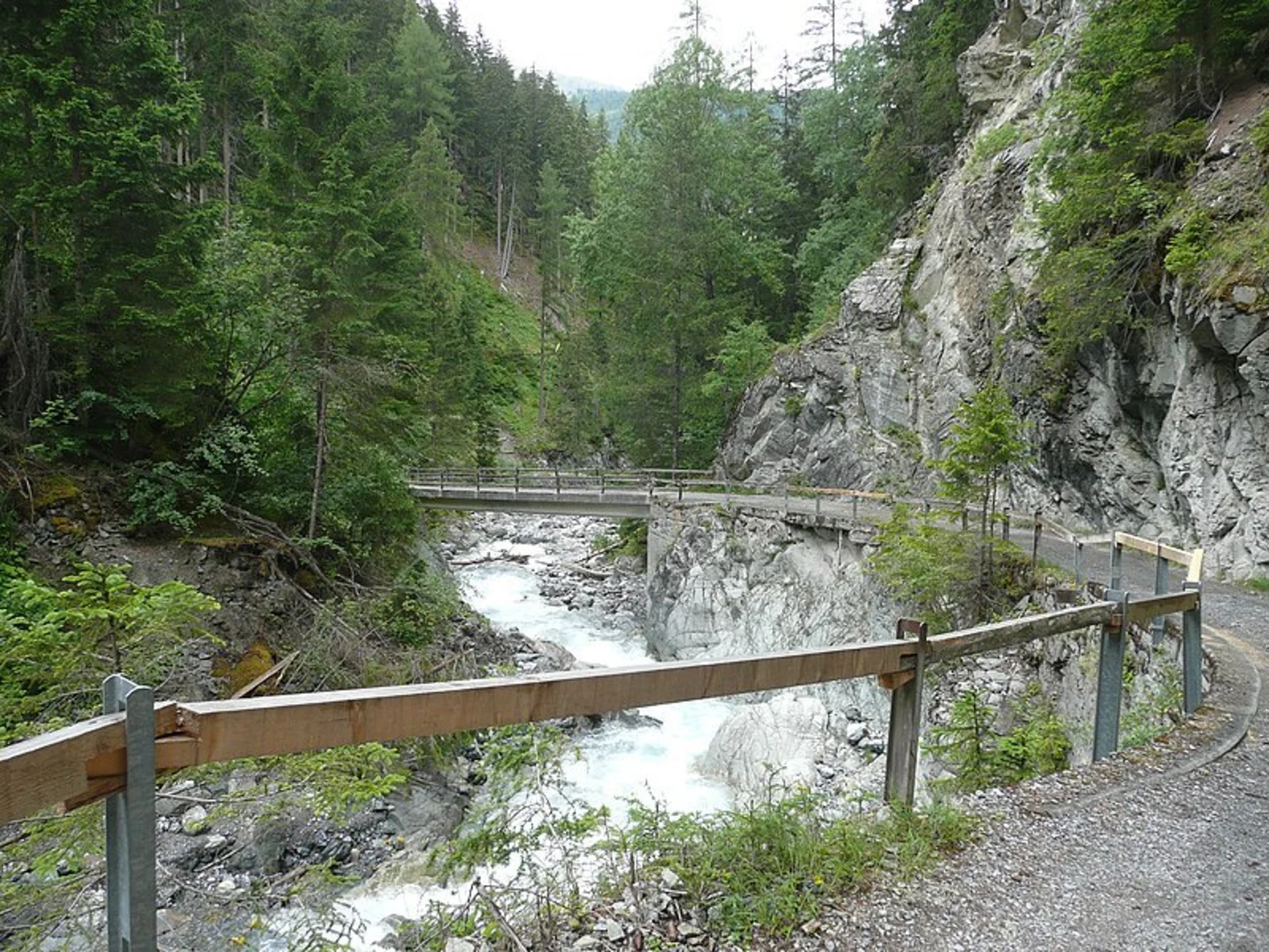 An image depicting the trail Val d'Uina and its surrounding area.