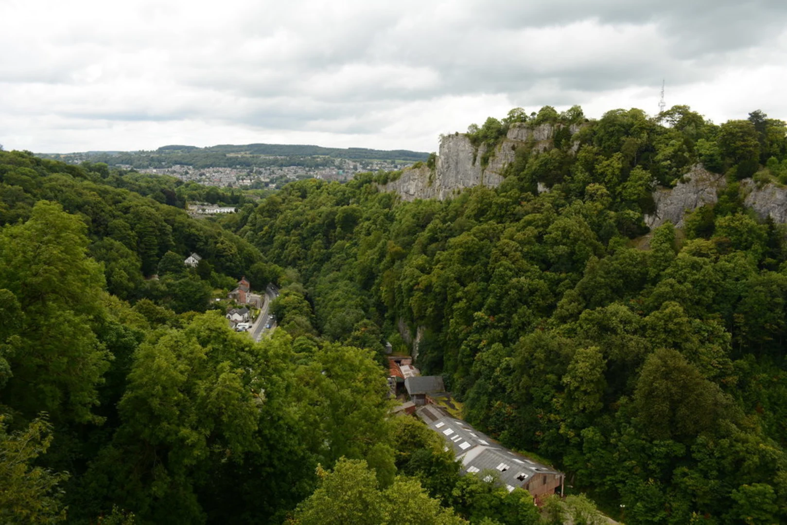 An image depicting the trail High Tor and Heights of Abraham Loop from Matlock and its surrounding area.