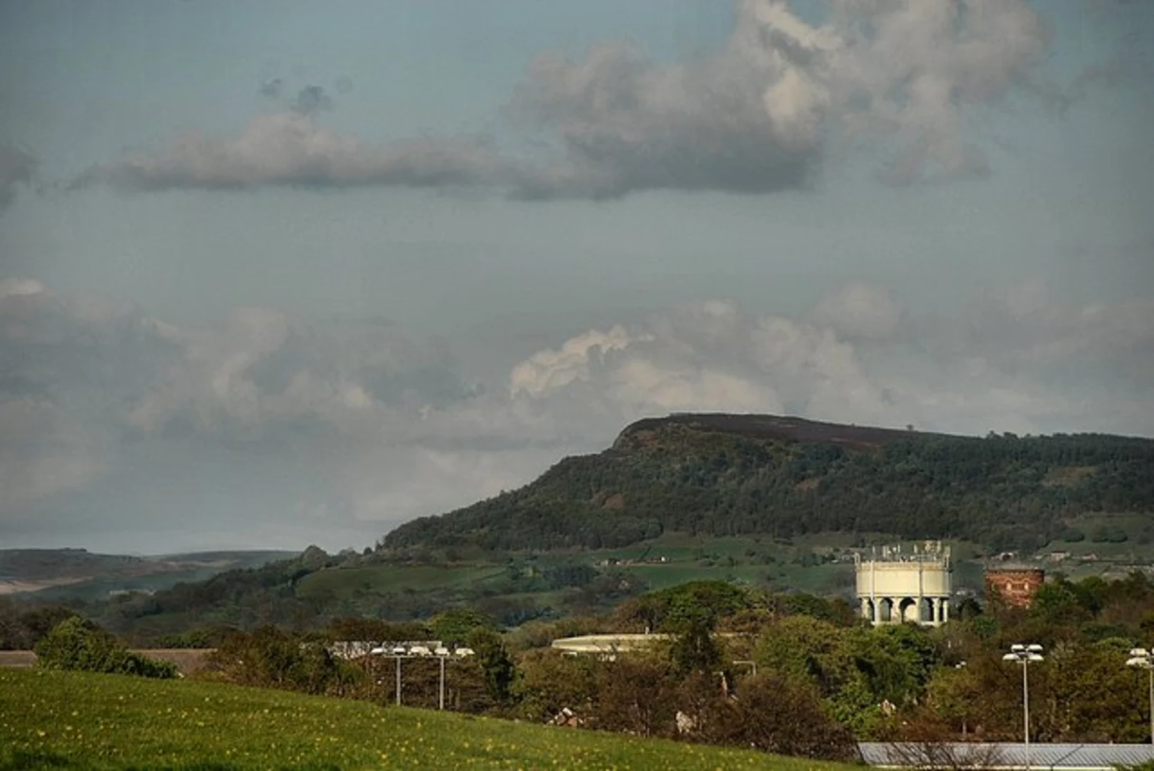 An image depicting the trail The Cloud via Gritstone Trail and its surrounding area.