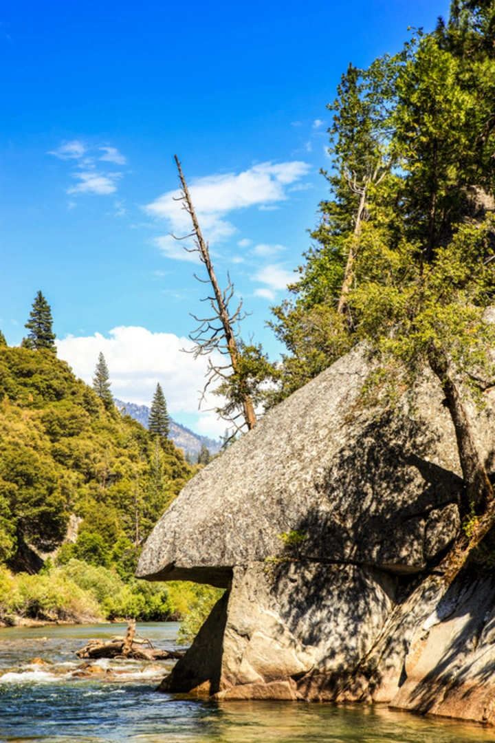 An image depicting the trail Kings River National Recreation Trail and its surrounding area.