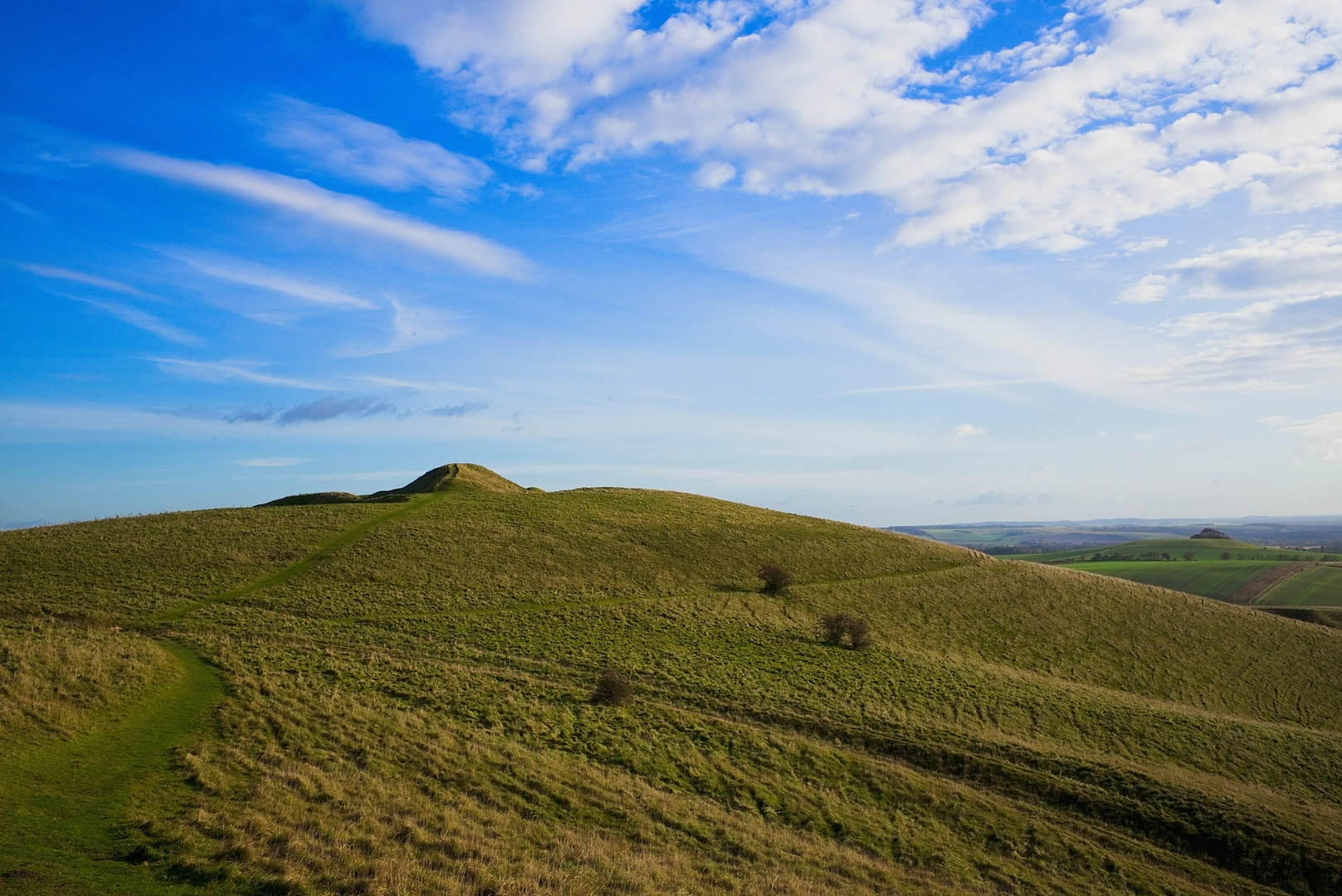 An image depicting the trail Alton Barnes to Pewsey short cut via White Horse Trail and its surrounding area.