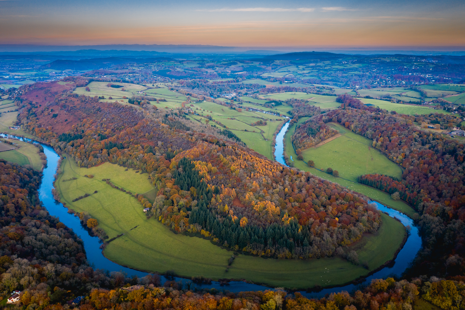 An image depicting the trail Symonds Yat Rock and The Biblins and its surrounding area.