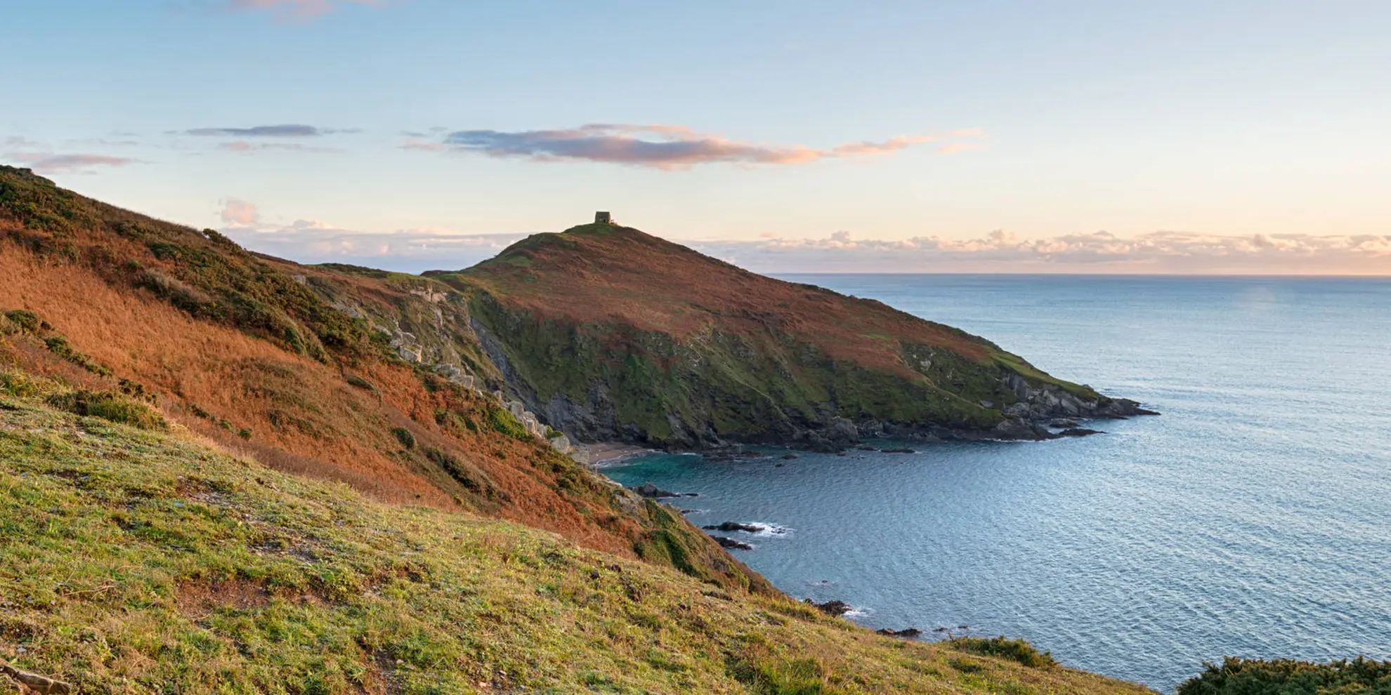 An image depicting the trail Rame Head Peninsula Circular Walk and its surrounding area.