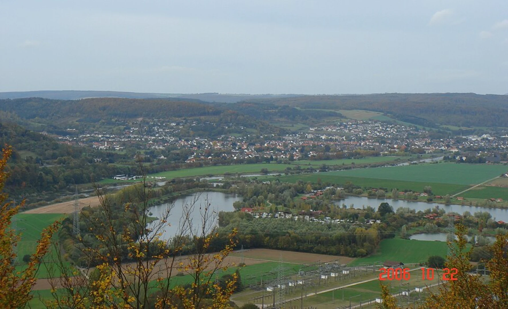 An image depicting the trail Beverungen and Galgenberg Eisberg Weg and its surrounding area.