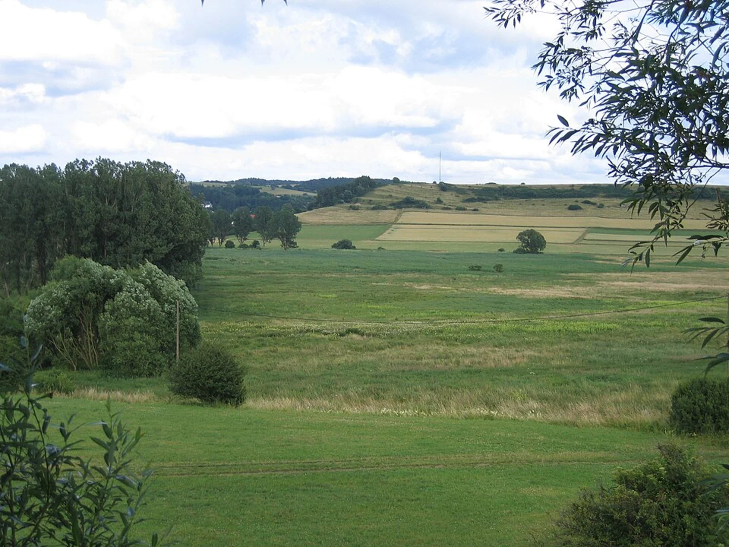 An image depicting the trail Dreisel to Herchen Bahnhof Walk via River Sieg and its surrounding area.