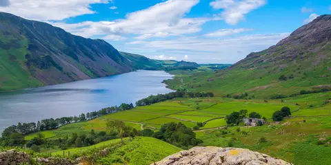 An image depicting the trail Ravenglass to Ambleside Walk and its surrounding area.