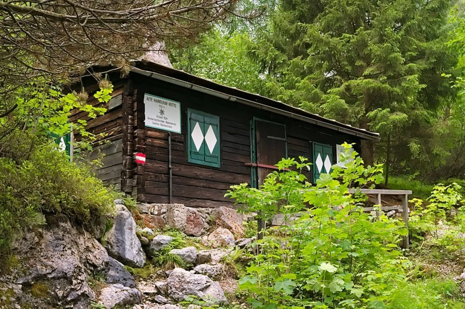 An image depicting the trail Haindlkarhütte Normalweg and its surrounding area.