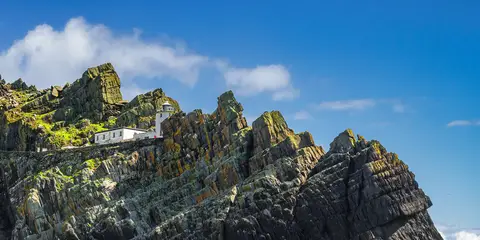 An image depicting the trail The Skelligs Way and its surrounding area.