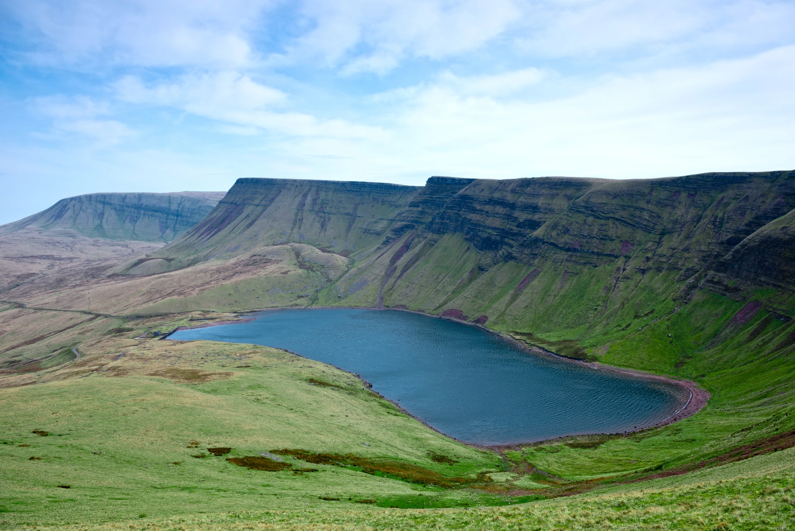 An image depicting the trail Llyn-y-Fan-Fawr - Mynydd Ddu from Llanddeusant and its surrounding area.