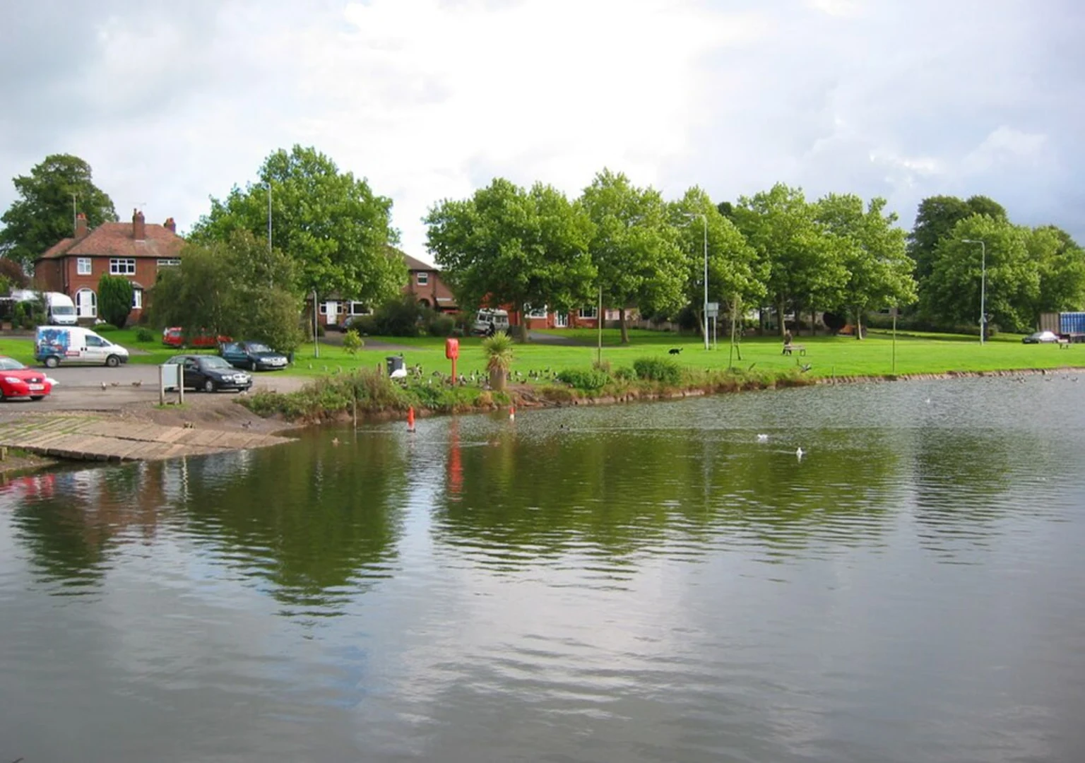 An image depicting the trail Nantwich Lake and Acton Loop and its surrounding area.