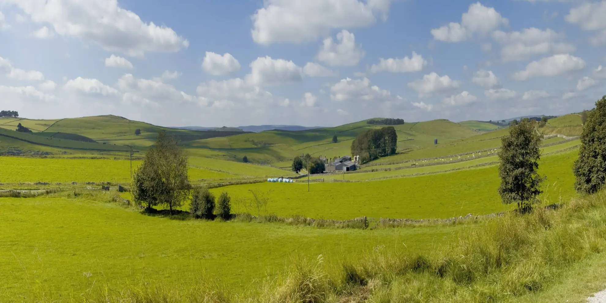 An image depicting the trail Biggin and Parsley Hay from Hartington and its surrounding area.