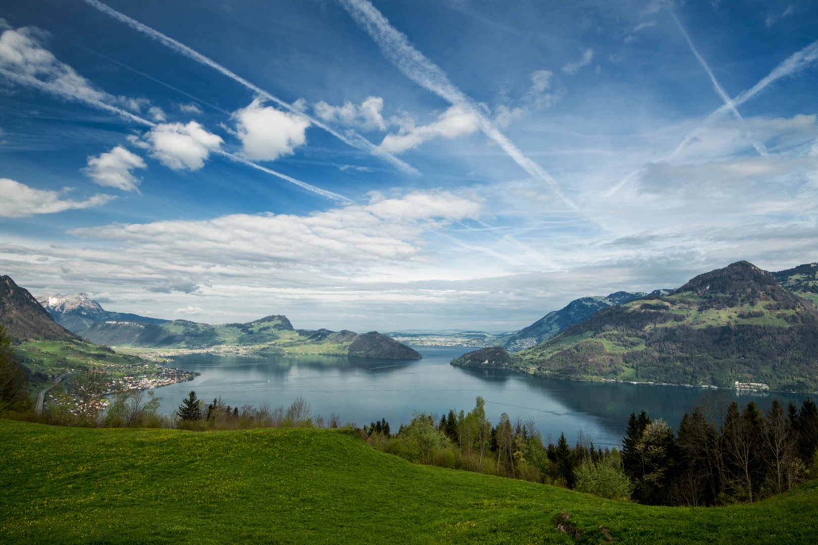 An image depicting the trail Stockhütte-Emmetten and its surrounding area.