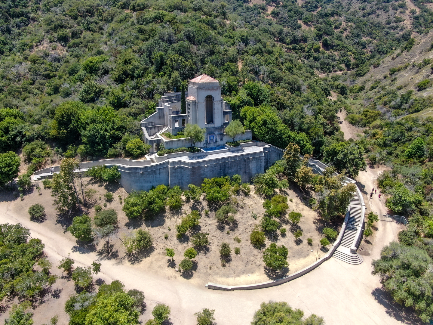 An image depicting the trail Avalon Canyon Road and its surrounding area.