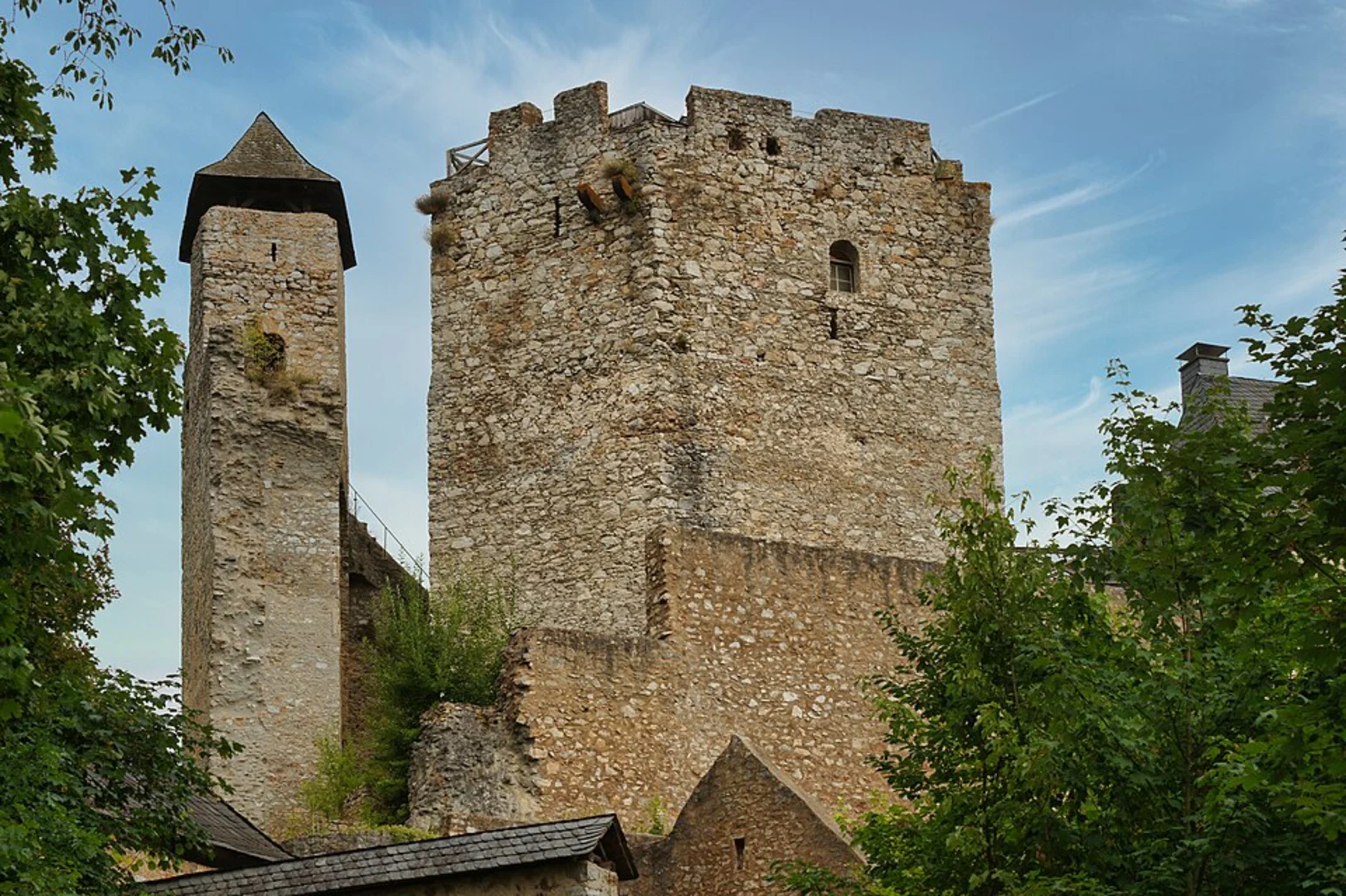 An image depicting the trail Bergfried Burg Rötteln to Rosental via Wiese and its surrounding area.
