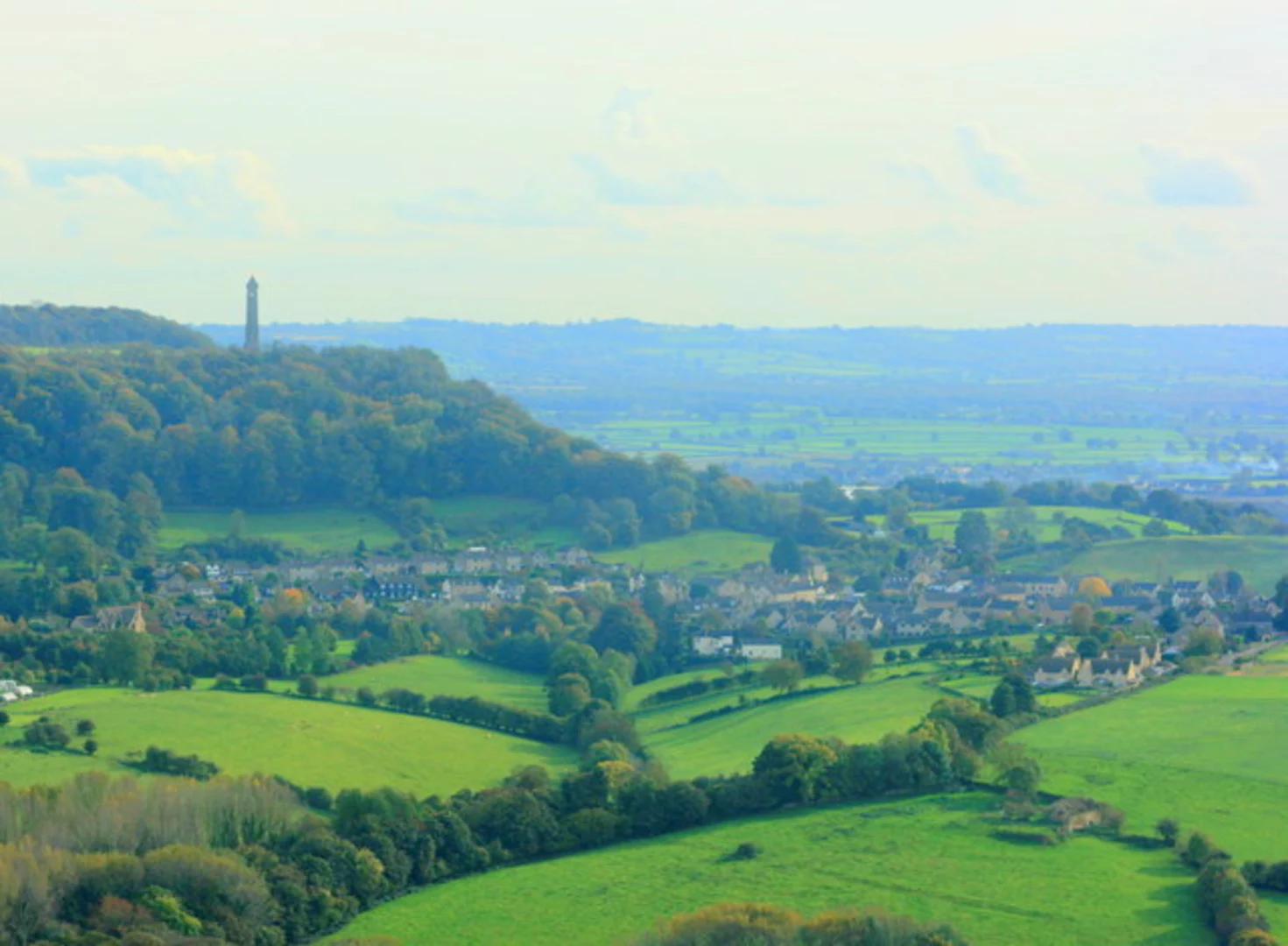 An image depicting the trail Tyndale Monument Walk and its surrounding area.