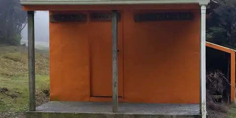 An image depicting the trail Makahu Road to Makino Hut and its surrounding area.