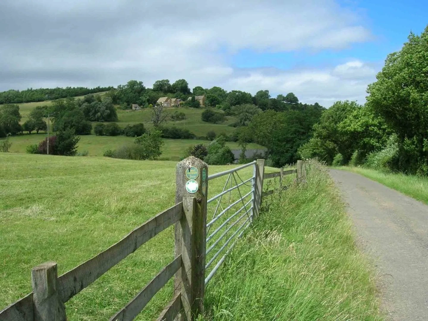 An image depicting the trail Ilmington and the roof of Warwickshire and its surrounding area.