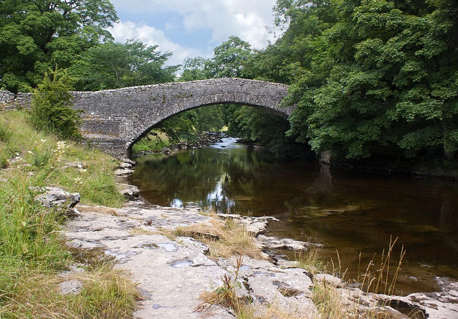 An image depicting the trail Settle to Horton in Ribblesdale Walk and its surrounding area.