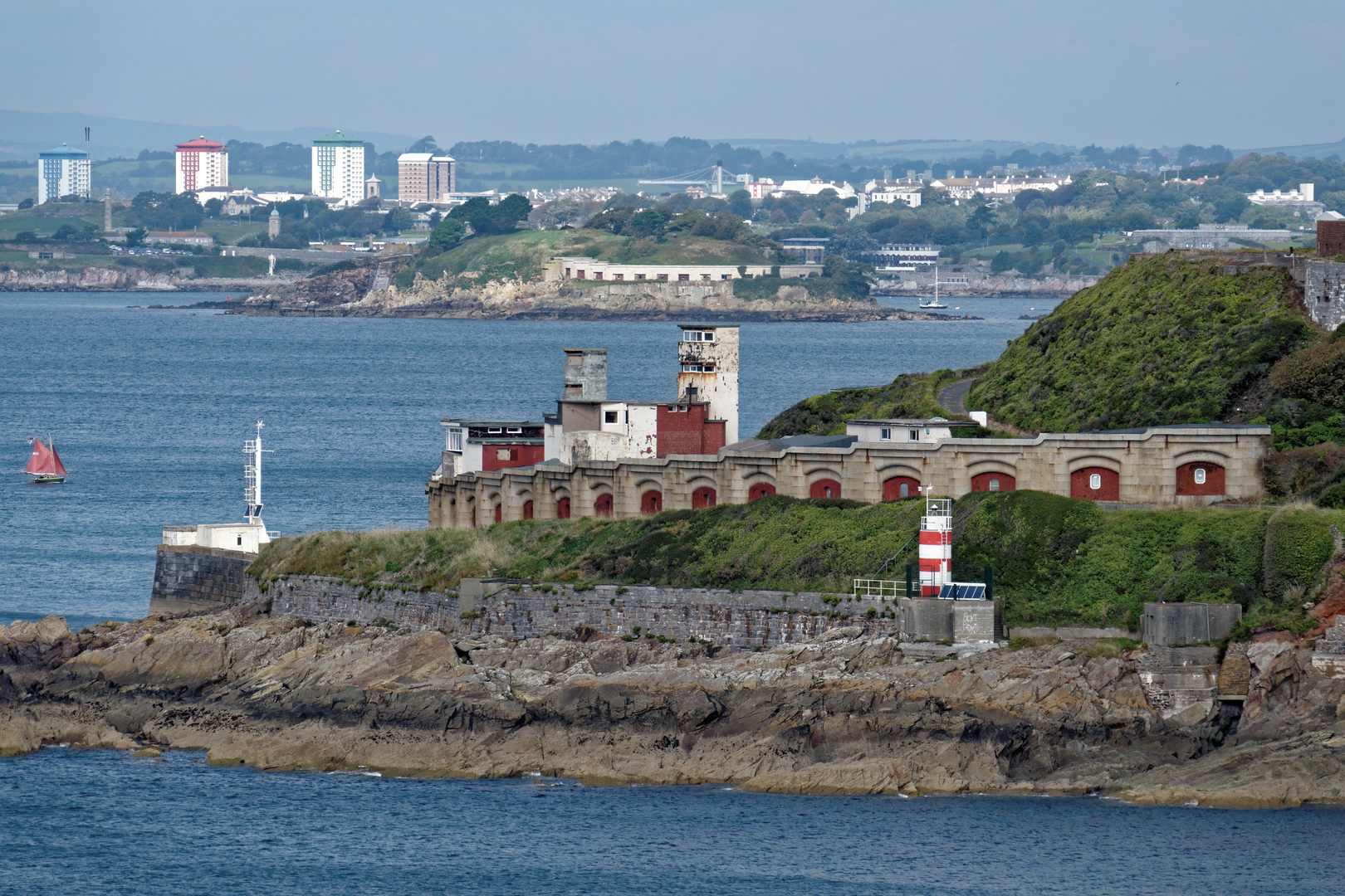 An image depicting the trail Plymouth to River Yealm Walk and its surrounding area.