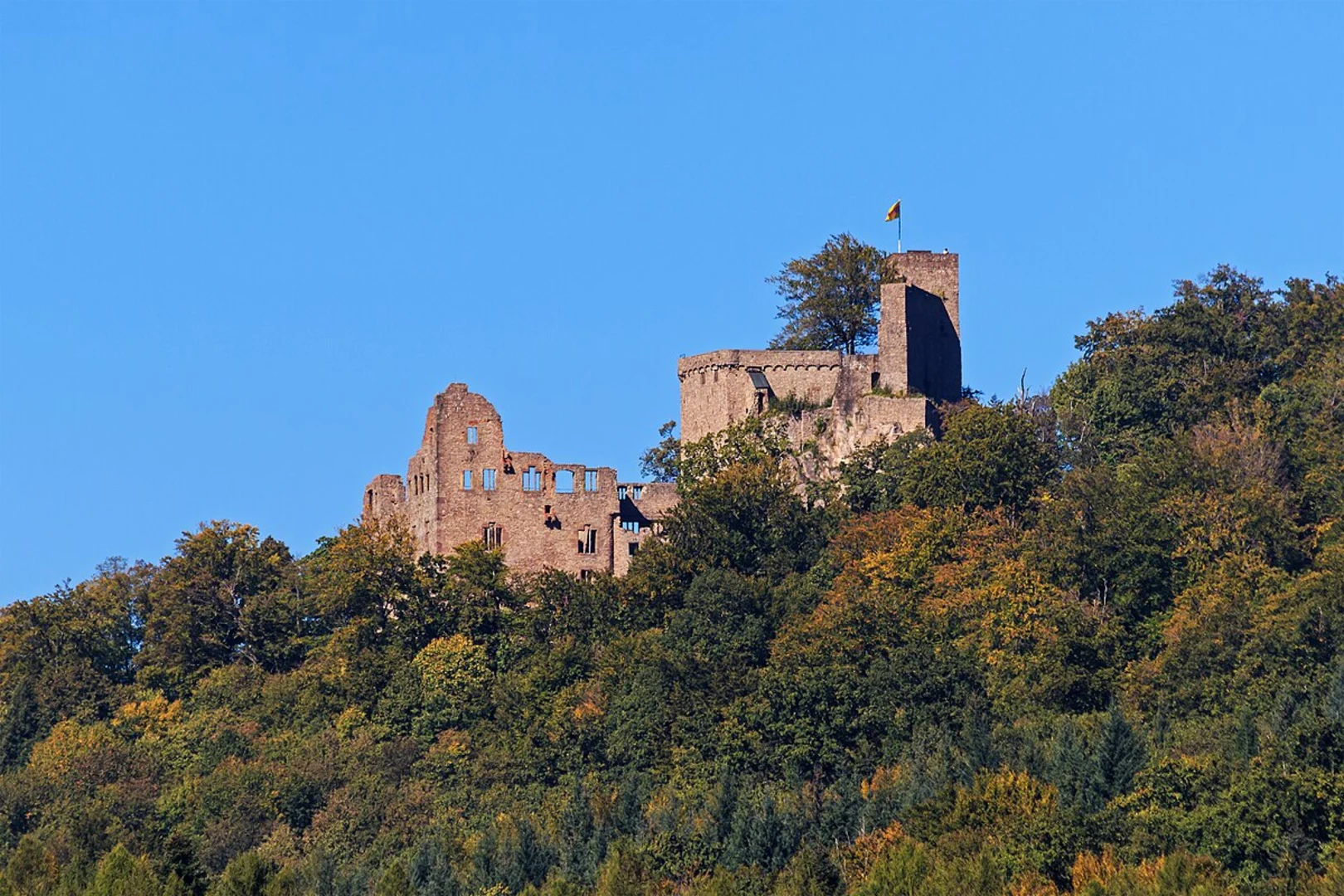 An image depicting the trail Lukas Hutte ,Battert, Hohenbaden Castle, Engelskanzel Loop via Ebersteinburg Rundweg and its surrounding area.