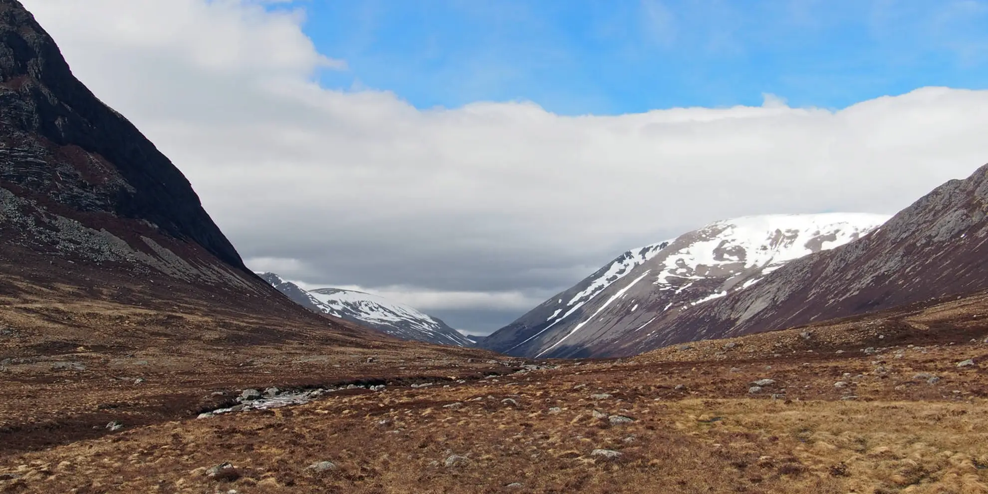 An image depicting the trail Lairig Ghru from Derry Lodge and its surrounding area.