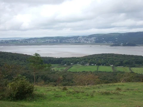 An image depicting the trail Arnside Knott and Dobshall Wood Loop and its surrounding area.